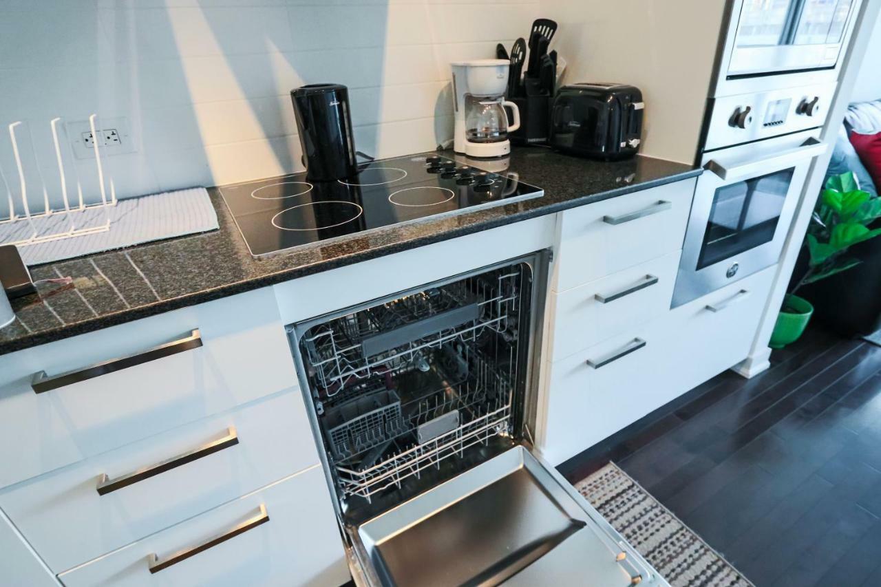 Micasa Suites - Modern Executive Condo โตรอนโต ภายนอก รูปภาพ
